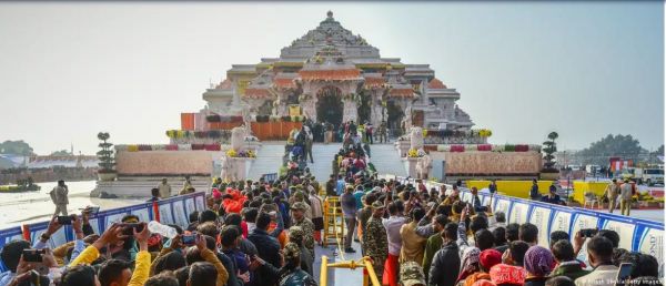 गर्भगृह में रामलला की मूर्ति, कैसे मुमकिन हुआ सूर्याभिषेक?