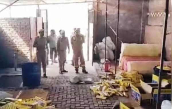 बिजनौर में पटाखा फैक्ट्री में लगी आग, तीन लोग गंभीर रूप से झुलसे