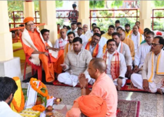 सीएम योगी ने किया श्री हनुमत प्राण प्रतिष्ठा एवं रुद्र महायज्ञ का शुभारंभ