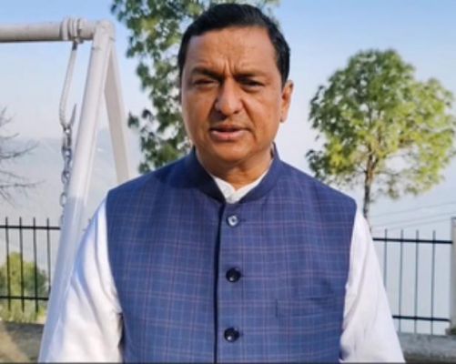 मतदान करने से पहले कंडोलिया मंदिर पहुंचे अनिल बलूनी, लिया आशीर्वाद