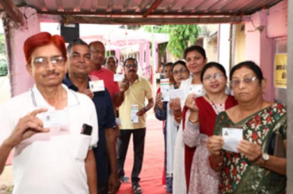 मध्य प्रदेश के 6 संसदीय क्षेत्र में 4 घंटे में 30 फीसदी से ज्यादा मतदान