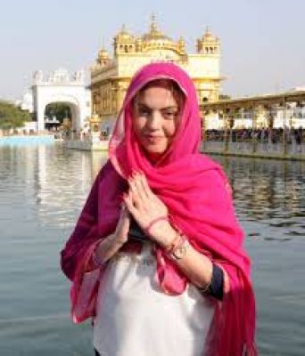 नीता अंबानी ने अमृतसर के स्वर्ण मंदिर में मत्था टेका