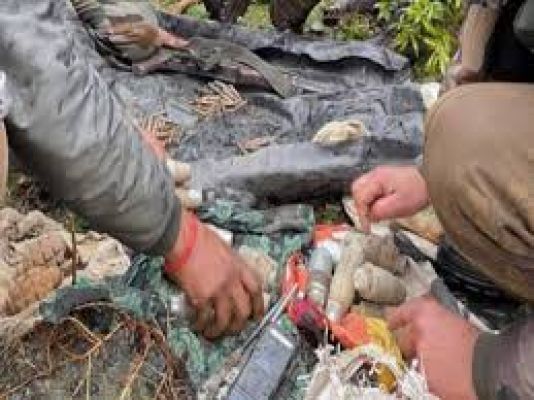 जम्मू-कश्मीर के रियासी में आतंकवादियों के ठिकाने का भंडाफोड़