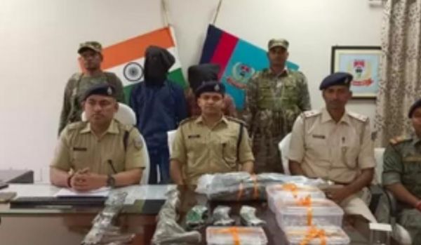 चाईबासा में दो एके-47, मैगजीन और भारी संख्या में कारतूस के साथ दो नक्सली गिरफ्तार