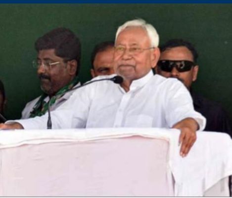 नीतीश ने लालू यादव के परिवारवाद को लेकर कसा तंज, कहा - कोई इतना बच्चा पैदा करता है
