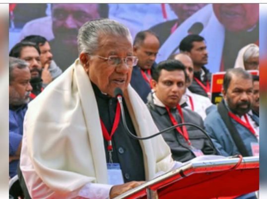 प्रचार के एक दिन पहले सीएम विजयन ने की चुनाव आयोग व केरल के सांसदों की आलोचना