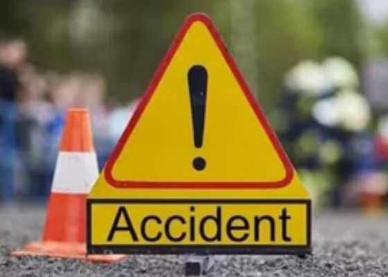 तेलंगाना में कार खड़े ट्रक से टकराई, एक ही परिवार के छह की मौत
