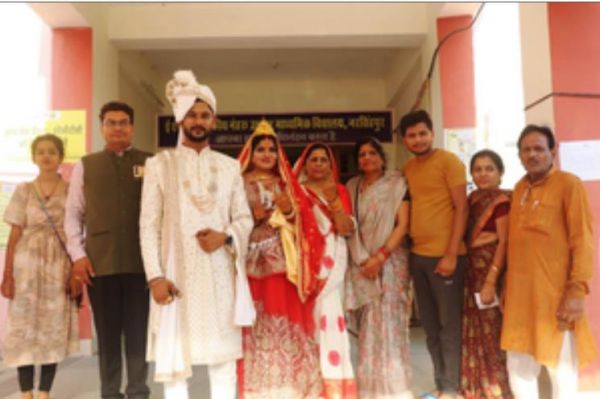 नरसिंहपुर में विदाई से पहले दुल्हन ने किया मतदान