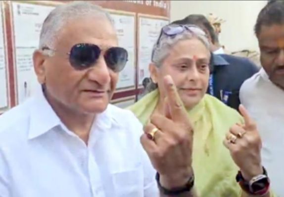 गाजियाबाद में रिटायर्ड जनरल वीके सिंह ने वोट डाला, राजनीतिक भूमिका के बारे में कही ये बात