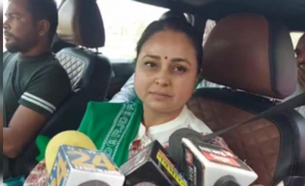 बाहरी बताए जाने पर रोहिणी आचार्य ने बीजेपी पर साधा निशाना