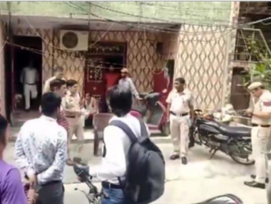 दिल्ली में एक नाबालिग ने अपनी प्रेमिका की मां की गोली मारकर की हत्या