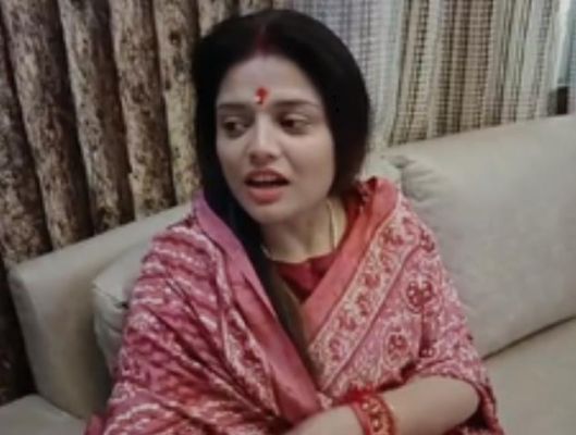 धनबाद में ढुल्लू महतो पर अनुपमा सिंह ने साधा निशाना, कहा- वो ड्राइंग रूम में बैठने लायक भी नहीं