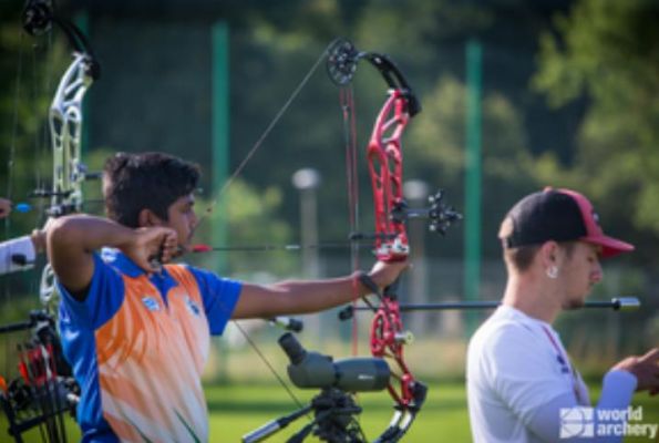 प्रियांश ने पुरुषों की व्यक्तिगत कंपाउंड स्पर्धा में रजत पदक जीता