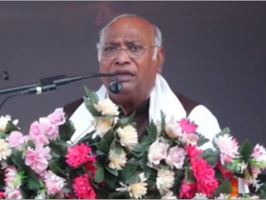 अमेठी व रायबरेली में कांग्रेस उम्मीदवारों पर सस्पेंस बरकरार
