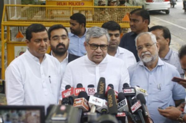 भाजपा ने चुनाव आयोग से की कांग्रेस की शिकायत, फेक वीडियो और बच्चों के जरिए प्रचार पर कार्रवाई की मांग