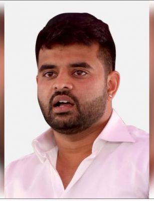 जद(एस) ने पूर्व प्रधानमंत्री देवेगौड़ा के पोते प्रज्वल रेवन्ना को किया निलंबित