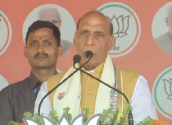 मोदी सरकार में दिल्ली से चला पैसा सीधे बैंक अकाउंट में आता है : राजनाथ सिंह