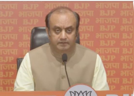 'कांग्रेस का अतीत सबके सामने, जनता इतनी नासमझ नहीं', खड़गे की चिट्ठी पर भाजपा का पलटवार