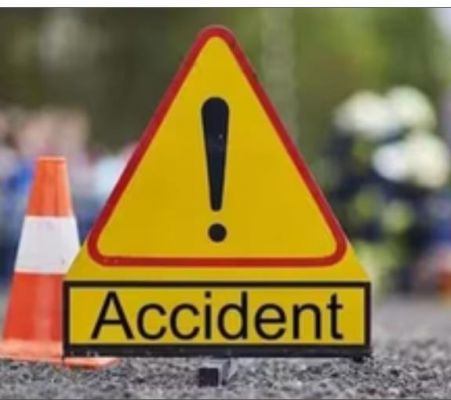 पाकिस्तान में बस नाले में गिरी, 20 लोगों की मौत