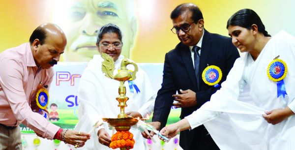 बच्चों के नैतिक एवं आध्यात्मिक उत्थान के लिए शान्ति सरोवर रिट्रीट में दस दिवसीय समर कैम्प