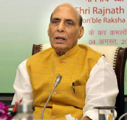 लड़ाई से भागने वाले देश का नेतृत्व करना चाहते हैं : राजनाथ का राहुल पर तंज