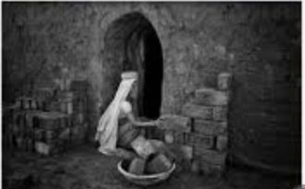 एक मजदूर के खून-पसीने से लिखी ईरानी कविताएं...