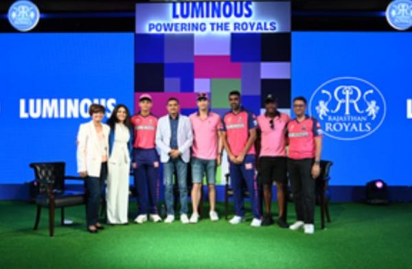 प्रशंसकों से मिले राजस्थान रॉयल्स के सितारे