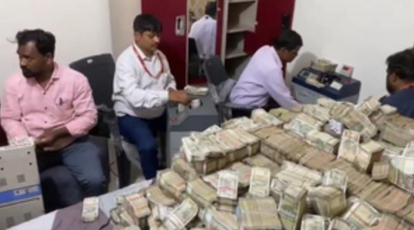 रांची : ईडी ने मंत्री के पीएस संजीव लाल और जहांगीर आलम को किया गिरफ्तार