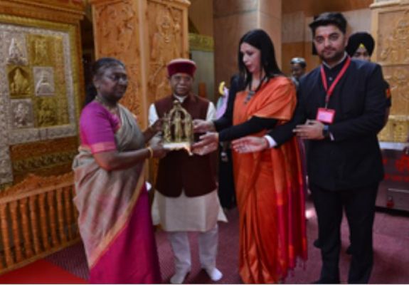 राष्ट्रपति द्रौपदी मुर्मू ने शिमला के प्रमुख धार्मिक स्थलों का किया दौरा, संकटमोचन और तारादेवी मंदिर में की पूजा-अर्चना