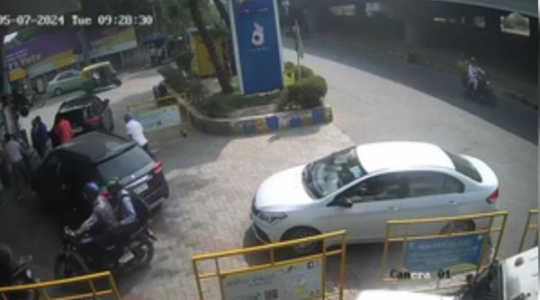 अमानतुल्लाह खान और उनके बेटे की तलाश में नोएडा पुलिस