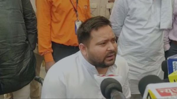 तेजस्वी का चिराग पर निशाना, कहा- उन्हें थोड़ा आरक्षण के बारे में पढ़ना चाहिए