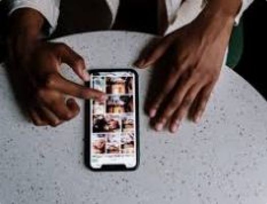 ‘स्क्रोल’ काल और हम