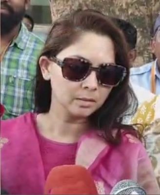 सोनाली कुलकर्णी ने वोट डाल कर कहा- उम्मीद की एक किरण लेकर मैं घर से निकली थी