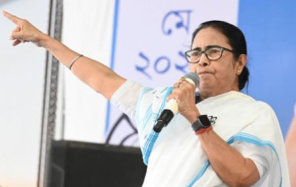 ममता बनर्जी ने बीजेपी-कांग्रेस-सीपीआई-एम को कहा 'नौकरी खाने वाले'
