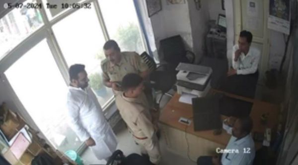 आप विधायक अमानतुल्लाह के दिल्ली से बाहर होने के मिल रहे सुराग, पुलिस को टीमें दे रही हैं दबिश