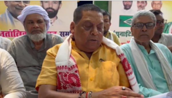 जदयू प्रवक्ता नीरज कुमार ने कहा, लालू परिवार की 43 बीघा जमीन जब्त करेंगे