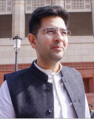 केजरीवाल से मिले राघव चड्ढा, कहा- सीएम के ड्राइंग रूम के वीडियो में मालीवाल नहीं लग रहीं पीड़ित