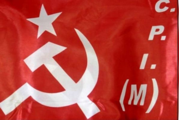 बम बनाते हुए विस्फोट में मारे गए सीपीआई (एम) के दो कार्यकर्ताओं की याद में स्मारक का निर्माण