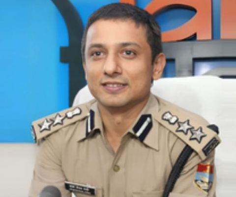 सीएम धामी ने आईजी अरुण मोहन जोशी को दी बड़ी जिम्मेदारी, चारधाम यात्रा में आई भीड़ को करेंगें नियंत्रित