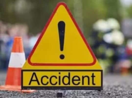 इंदौर से अशोकनगर जा रही बस पुलिया से नीचे गिरी, दो की मौत और 40 घायल