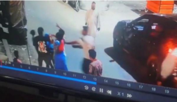 गाजियाबाद में सिगरेट के पैसे मांगने पर बीजेपी पार्षद ने गुमटी तोड़ी, संचालक पति-पत्नी को पीटा 