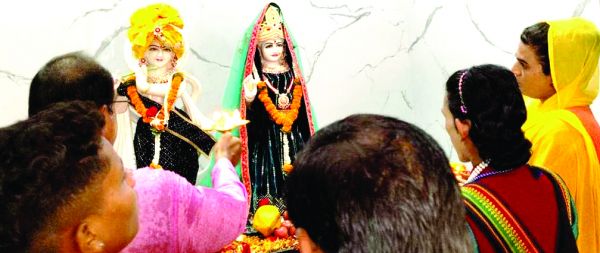 ट्रांसजेंडर आवास में गायत्री यज्ञ संग राधा-कृष्ण मंदिर स्थापित