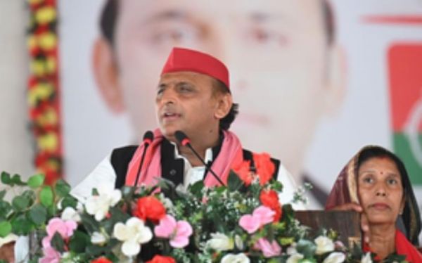 अखिलेश यादव की रैली में दिखे राजा भैया की पार्टी के झंडे, बोले- 'जो लोग थे नाराज, वो आ गए साथ' 