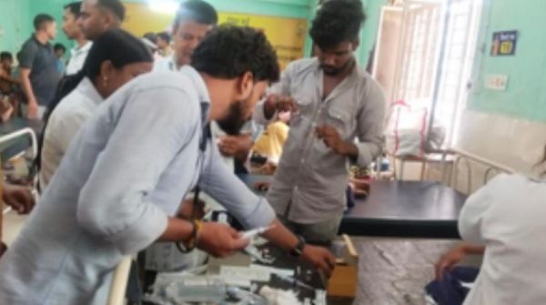 औरंगाबाद के स्कूल में मध्याह्न भोजन खाने से बच्चे बीमार, डीएम बोले, दोषी के खिलाफ होगी कार्रवाई