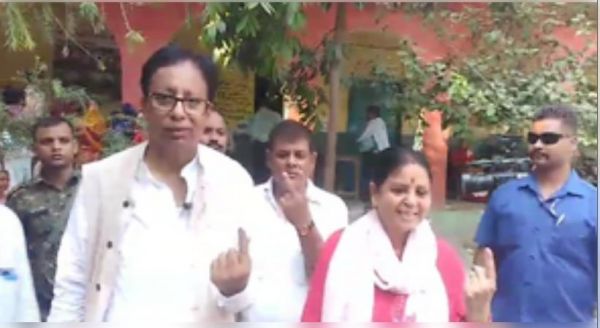 संजय जायसवाल और हिना शहाब ने वोट डाला, लोगों से की मतदान की अपील