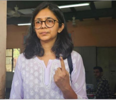 मतदान के बाद स्वाति मालीवाल ने महिलाओं से की वोट करने की अपील