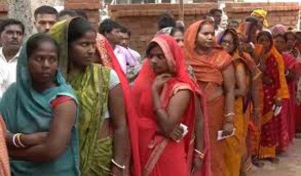 संतकबीरनगर में वोट देने जा रही महिला की मौत, भदोही में मतदान के बाद दुल्हन गयी ससुराल