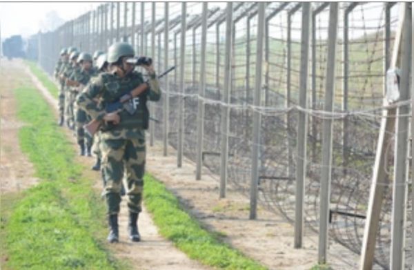 पुंछ में एलओसी के पास संदिग्ध पाकिस्तानी ड्रोन पर बीएसएफ ने की फायरिंग 