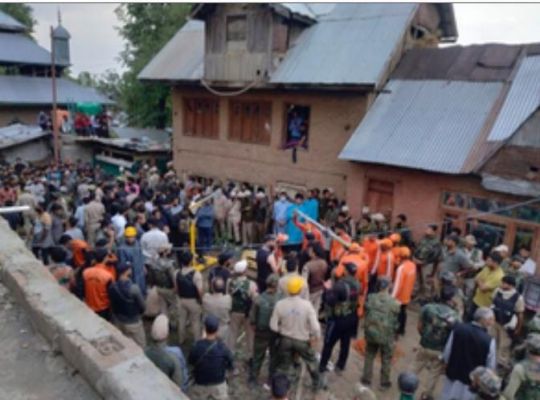 जम्मू-कश्मीर के बड़गाम जिले में कुएं में डूबे तीन लोगों के शव निकाले 