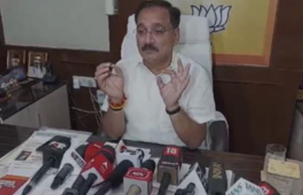 केजरीवाल को झूठ बोलने की बीमारी है : वीरेंद्र सचदेवा 